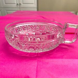 EUC ANTIQUE J.B. HIGBEE GALA PATTERN PRESSED GLASS 5” DISH WITH GLASS HANDLE